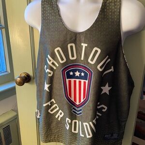 Pro reversible tank for any fan of militarism or proud Americans. Pristine shirt